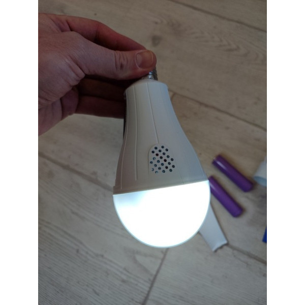 Світлодіодна акумуляторна лампа D8442/LED-лампочка з патроном Е27 20 W + 2 акумулятори