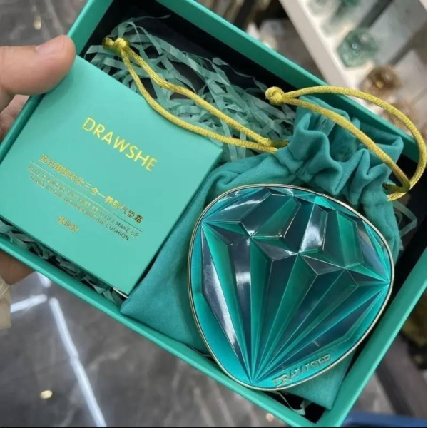 Трехцветный тональный кушон Drawshe Emerald Crystal Glow увлажнение сменный блок 24 г