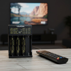 Універсальний зарядний пристрій LiitoKala Lii-402 для 18650, Ni-MH/Cd + PowerBank, AA, AAA Li-Ion, LiFePO4