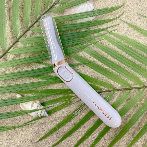 Женский триммер Flawless Bikini для зоны бикини и лица, компактный беспроводной шейвер на батарейке AAA