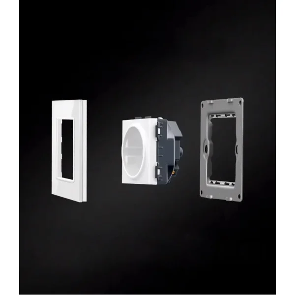 Розетка SIXWGH с заземлением и 2 USB-портами WH034W